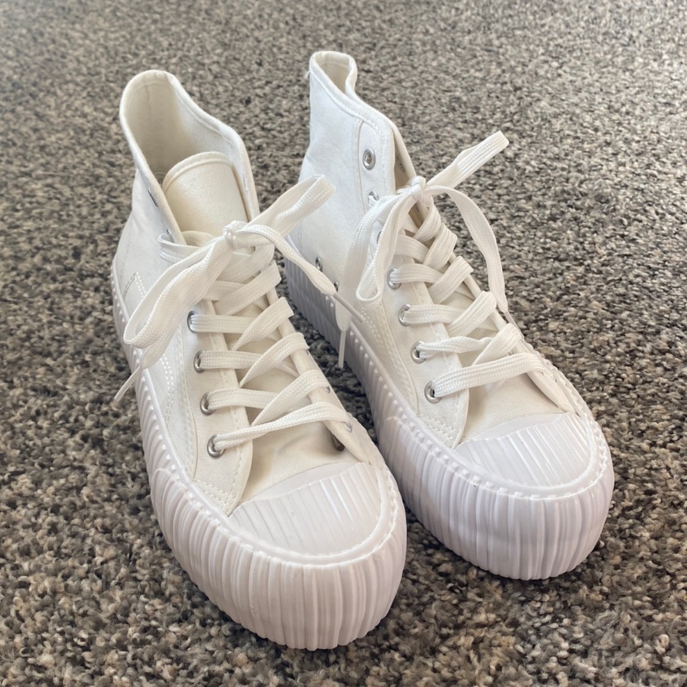 WHITE CONVERSE DUPE